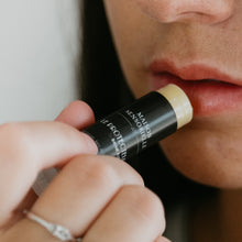 Charger l'image dans la galerie, Baume à Lèvres - Le Protecteur